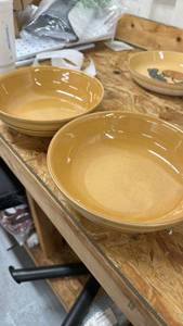 lot 578 image: Homer Laughlin Golden Yellow Vegetable Bowl Set of 2