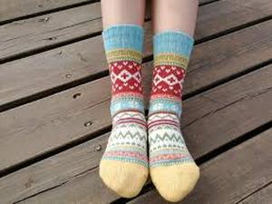 lot 8131 image: YZKKE Womenfts Wool Socks 2-Pack