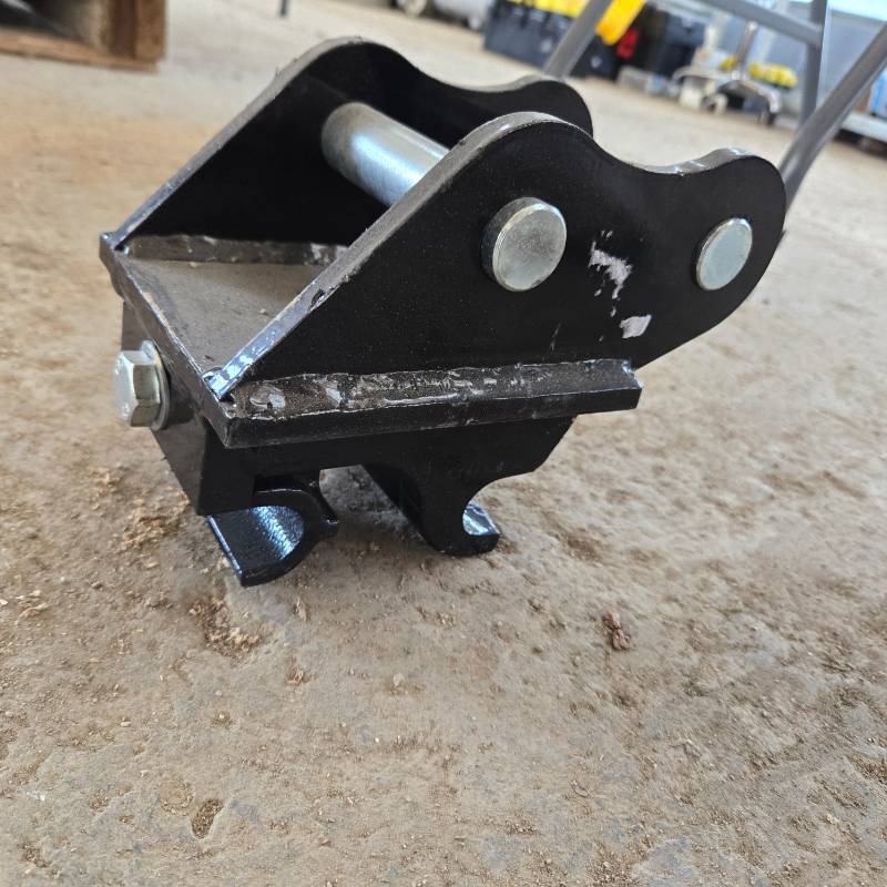 lot 7069B image: Mini Excavator quick coupler