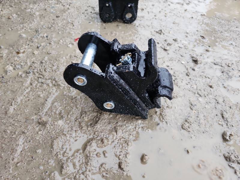 lot 11526 image: Unused Quick Attach Coupler for Mini Excavator