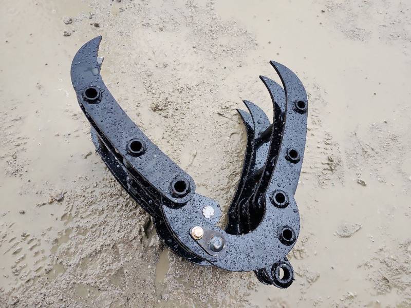 lot 11540 image: Unused Mini Excavator Wood Grabber  Fits 12 Ton Excavators