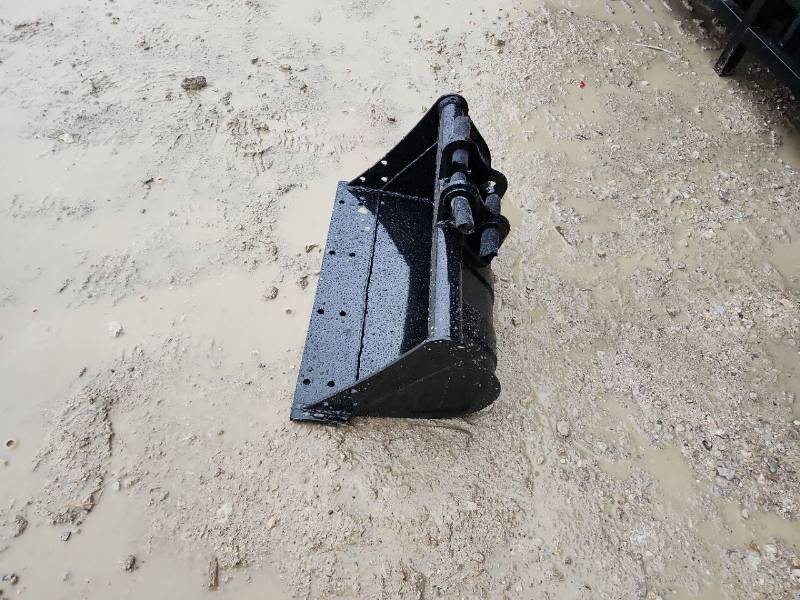 lot 11542 image: Unused ZJZ 24in Mini Excavator Bucket fits 1-2 ton