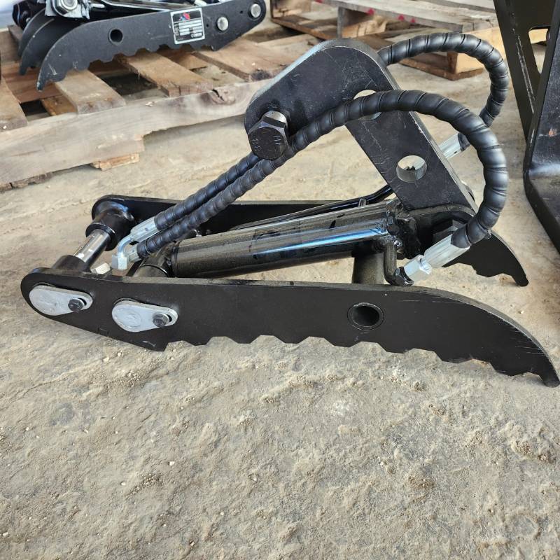 lot 81 image: Unused Hydraulic Thumb Clamp Fits 1-3 Ton Excavator&nbsp