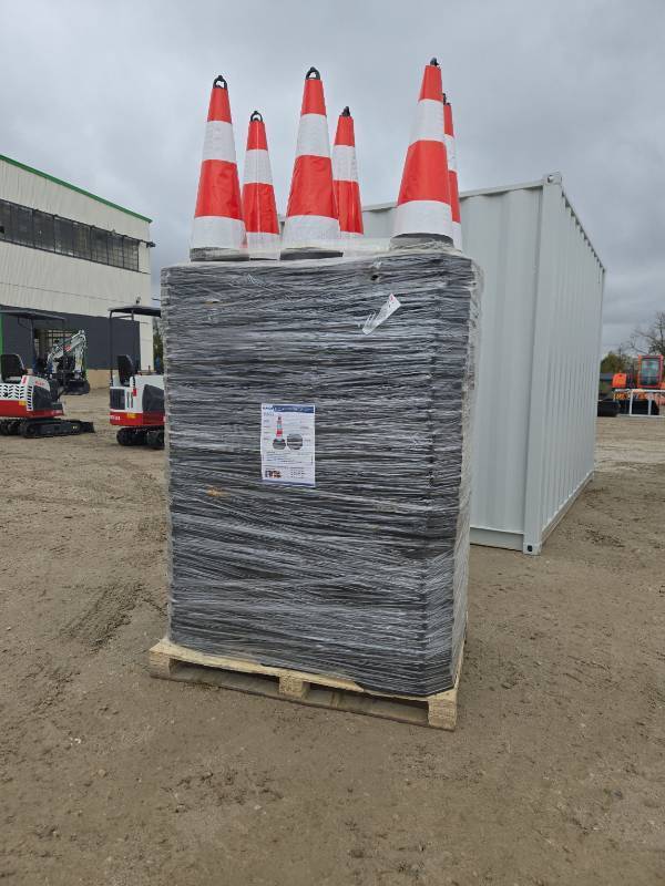 lot 9905 image: SDLanch Traffic Safety Cones  250-Pack