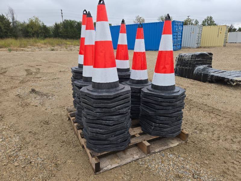 lot 9905A image: SDLanch Traffic Safety Cones  40 cones