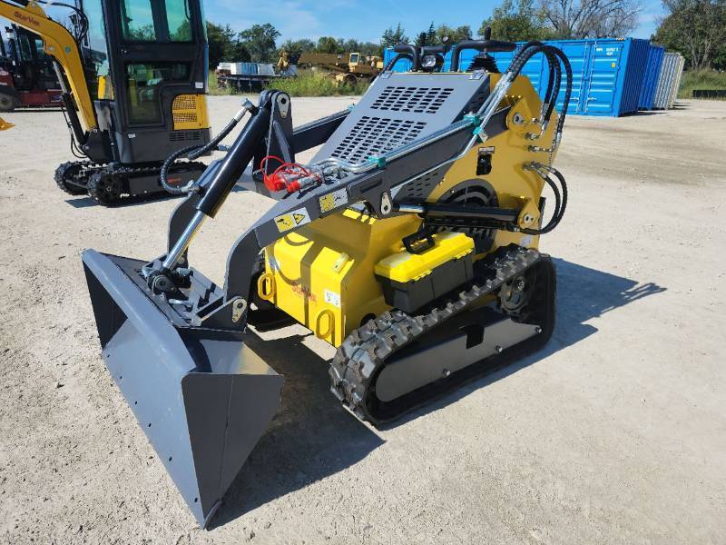 lot 9557 image: Unused StarVox SV480 Mini Skid Steer Loader (Yellow)  44 Bucket, 22-25HP Rato Engine