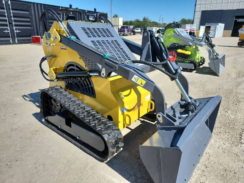 lot 9558 image: Unused StarVox SV480 Mini Skid Steer Loader (Yellow)  44 Bucket, 22-25HP Rato Engine