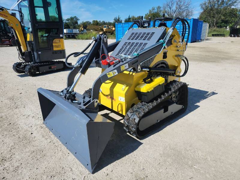 lot 9559 image: Unused StarVox SV480 Mini Skid Steer Loader (Yellow)  44 Bucket, 22-25HP Rato Engine