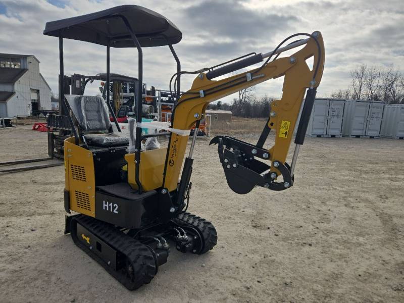 lot 2015 image: UNUSED - AGT-H12 1 Ton Mini Excavator - Briggs & Stratton Gas Engine