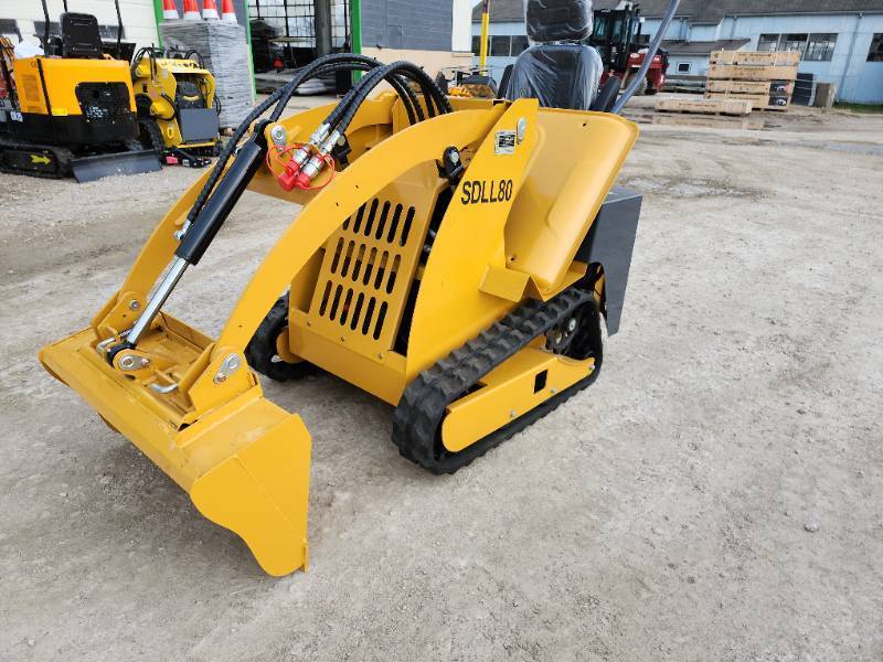 lot 66 image: SDLAUCH Skid Steer Loader  SDLL80