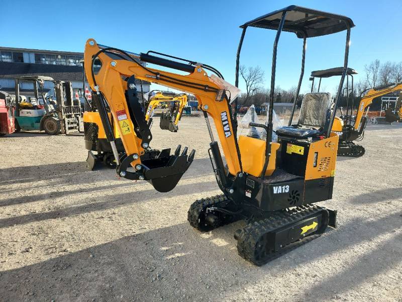 lot 7501 image: Unused 1-Ton Mini Excavator  CK13J