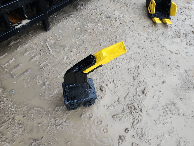 lot 11528 image: Unused Mini Excavator Ripper with Removable Tooth  Fits 12 Ton Excavators