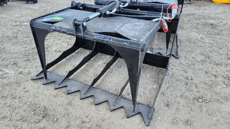 lot 7220E image: Unused MINI Captok CK-HWG44C Skid Steer Wood Grabber Attachment