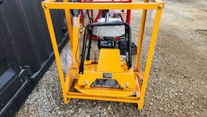 lot 9456 image: Starvox SV-160 Reversible Plate Compactor