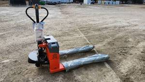 lot 9458 image: Starvox Electric Pallet Jack WT-QD-Q2