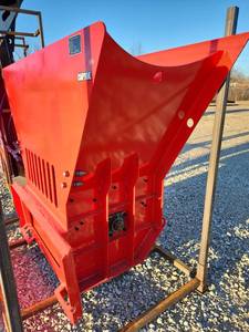 lot 7902 image: Unused Captok Skid Steer Crusher  CK-BC72
