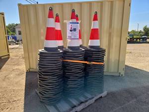 lot 220 image: SDLanch Traffic Safety Cones  125 Cones