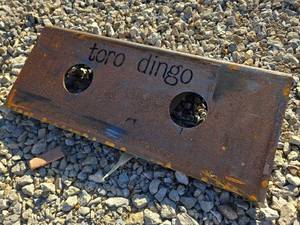 lot 12030 image: Unused Mini DINGO Skid Steer Mounting Plate