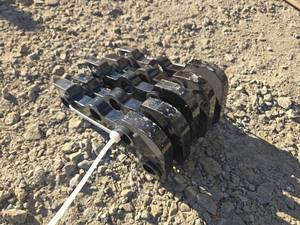 lot 12055 image: Unused Mini Excavator Thumb Mounting Plate Set - Fits 1-2 Ton Machine