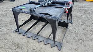 lot 7220 image: Unused MINI Captok CK-HWG44C Skid Steer Wood Grabber