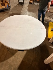 lot 354263 image: 5Ft 72-inch Round Folding Banquet Table - Retail $85