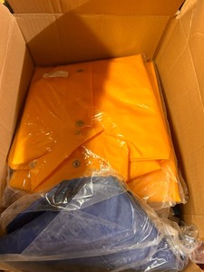 lot 3544096 image: Bulk Lot 11 WaterProof Jackets 4 medium yellow -2 3xl yellow-5 blue Small