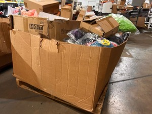 lot 3544201 image: Entire Pallet-Holiday Fall-Seasonal OVERFILLED GaylordPallet-Heavy HalloweenCostumeDecor