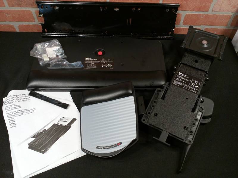 lot 5 image: 3M Adjustable Keyboard Tray Replacement Platform
