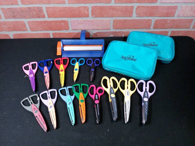 lot 45 image: Decorative Paper Scissors Edgers Variety Lot