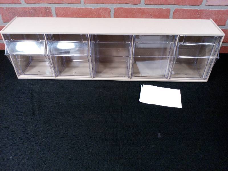 lot 48 image: Quantum Storage Systems 5 Tip-Out Bins