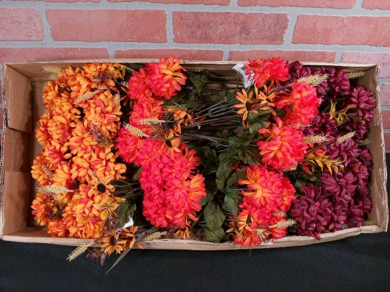 lot 63 image: Assorted Fall Decoration Mum Bouquets 6 Mums per Bouquet