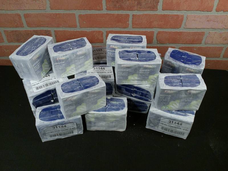 lot 74 image: Prang White Chalk