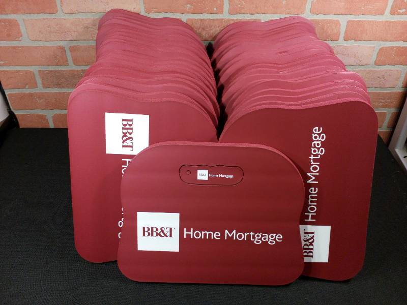 lot 91 image: Stadium Seat Cushions w key ring float