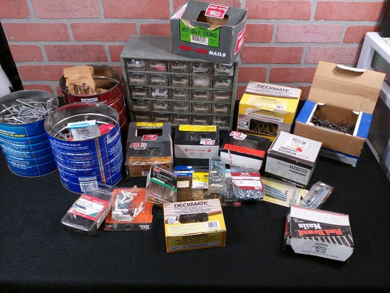 lot 114 image: Lot of Building Nails Screws etc