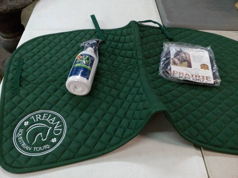 lot 123 image: Horse Blanket Fly mask and fly repellent