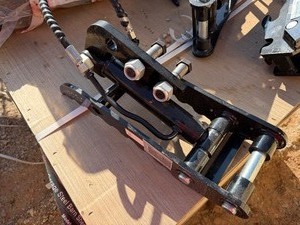 lot 1325D image: Unused Hydraulic Thumb for Mini Excavator