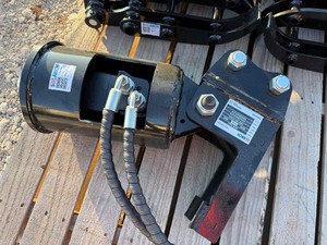 lot 1333D image: Unused Mini Excavator Auger Motor and Bits