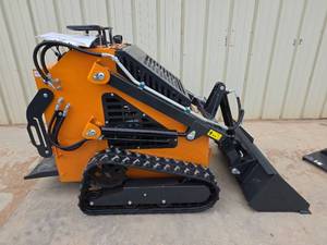 lot 1611 image: 23HP Mini Skid Steer Loader - RATO 740 Engine -40 Bucket