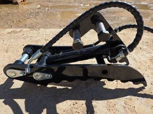 lot 1744 image: iRanch IRETC Hydraulic Thumb Clamp for Mini Excavator