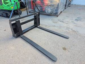 lot 1806 image: Heavy Duty Skid Steer Pallet Fork Attachment