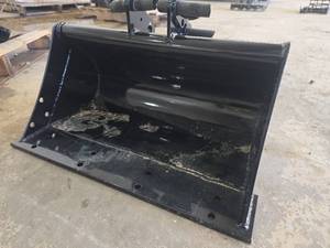 lot 2020 image: Mini excavator 24-in bucket