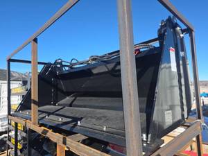 lot 1823 image: Topcat 4-in-1 Skid Steer Bucket Attachment 2025 Model