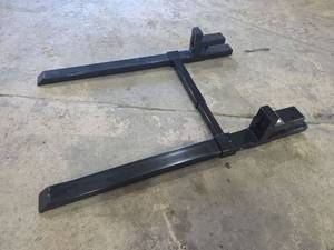 lot 2123 image: Wolverine TF1-66-4000G Adjustable Clip On Pallet Forks