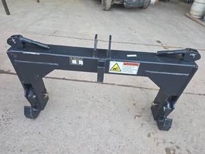 lot 2127 image: Wolverine TR-26-02C Tractor 3-Point Quick Hitch Adapter