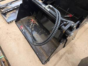 lot 1746 image: 2025 SDLanch IRLB 4-in-1 Bucket Mini Skid Steer Attachment