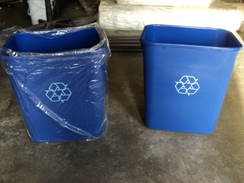 lot 2560 image: (2) CT lot Blue Recycle trash bins