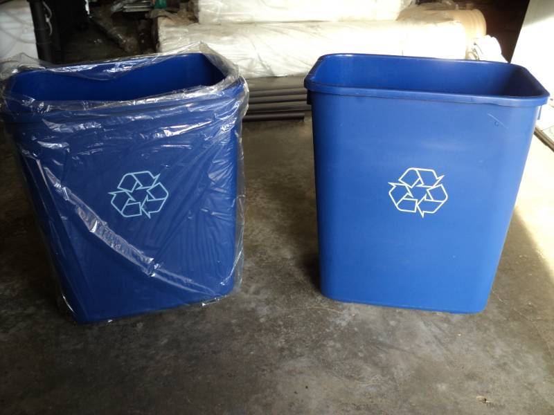lot 2564 image: (2) CT lot Blue Recycle trash bins