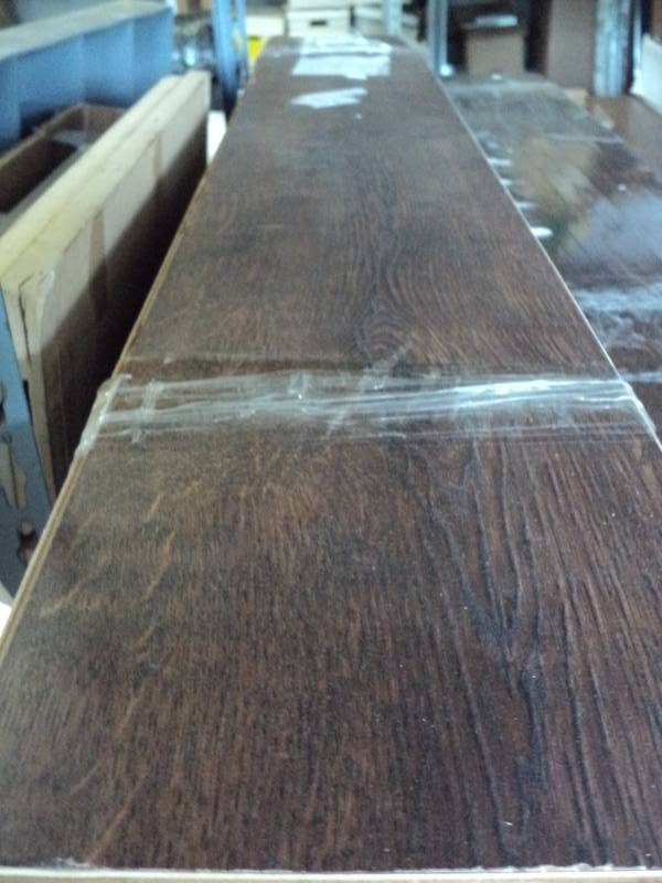 lot 2583 image: (8) planks engineered flooring,  oak color