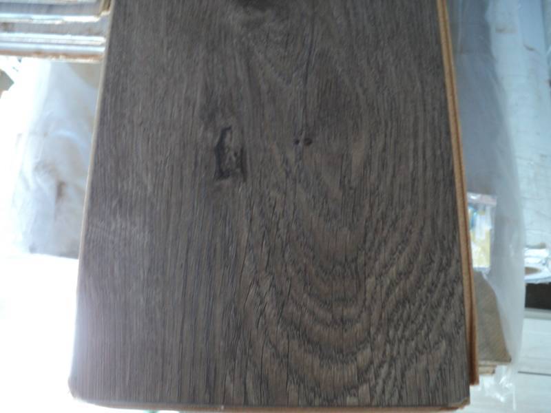 lot 2595 image: (8) planks engineered flooring,