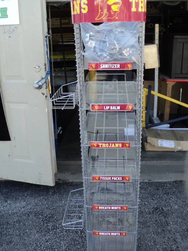 lot 2635 image: Metal wire display rack with pegs an removable signage